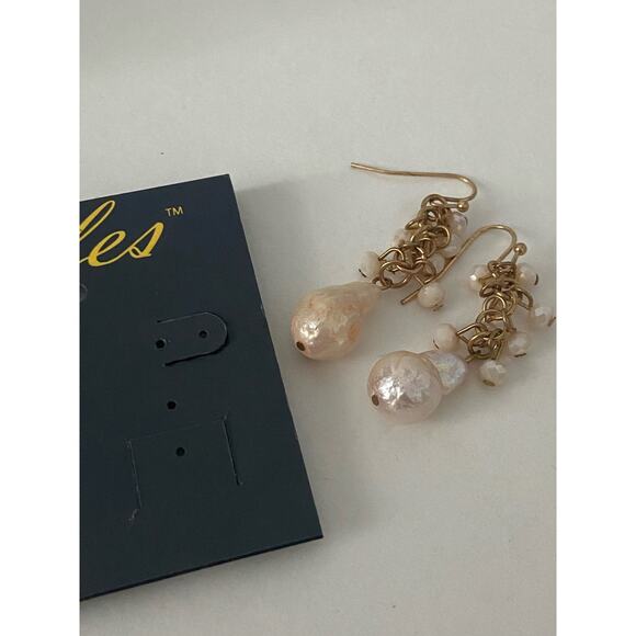 faux pearl earrings - Picture 4 of 4
